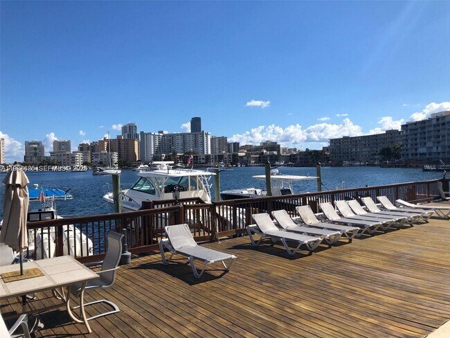 Building Photo - 462 Golden Isles Dr