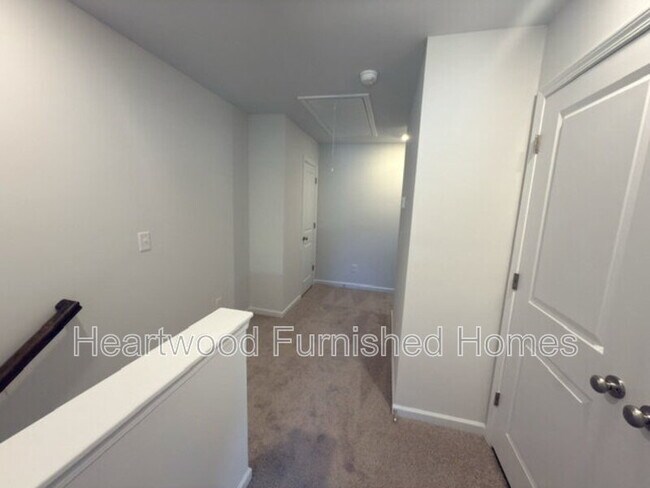 Building Photo - 121 Bartlett Dr