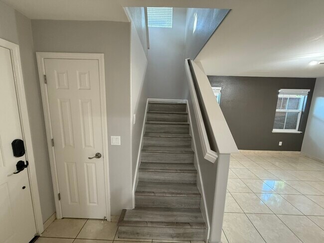 Building Photo - 94 Venus Court