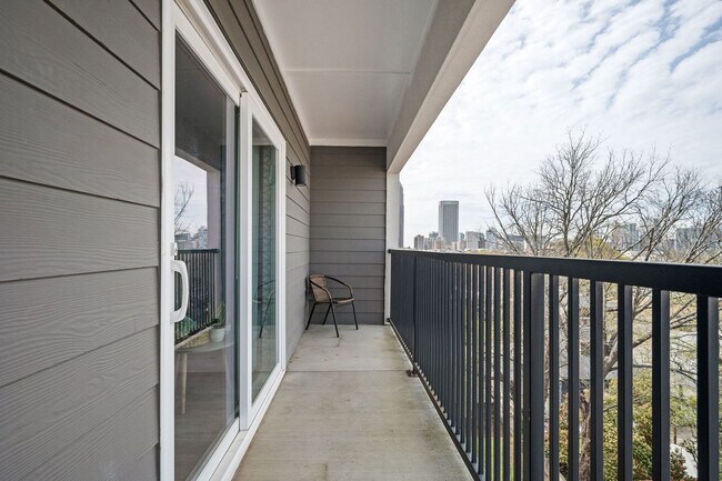 Building Photo - 542 Boulevard NE