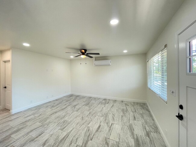 Building Photo - 134 N Poplar Ave