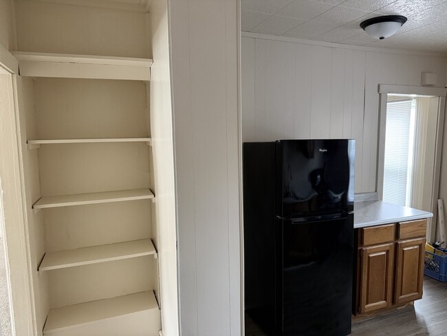 Building Photo - 512 Monroe St