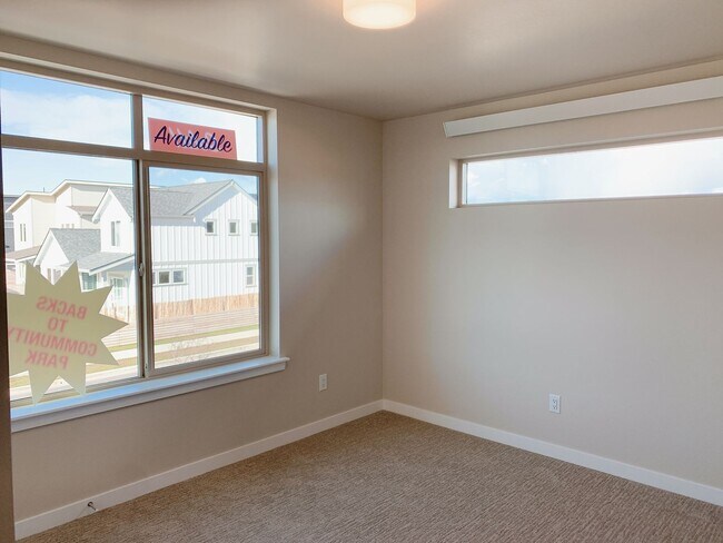 Building Photo - Lease Takeover Available 12/9/25! Sunny 3 bdrm, 2.5 bath in Cordata Neighborhood