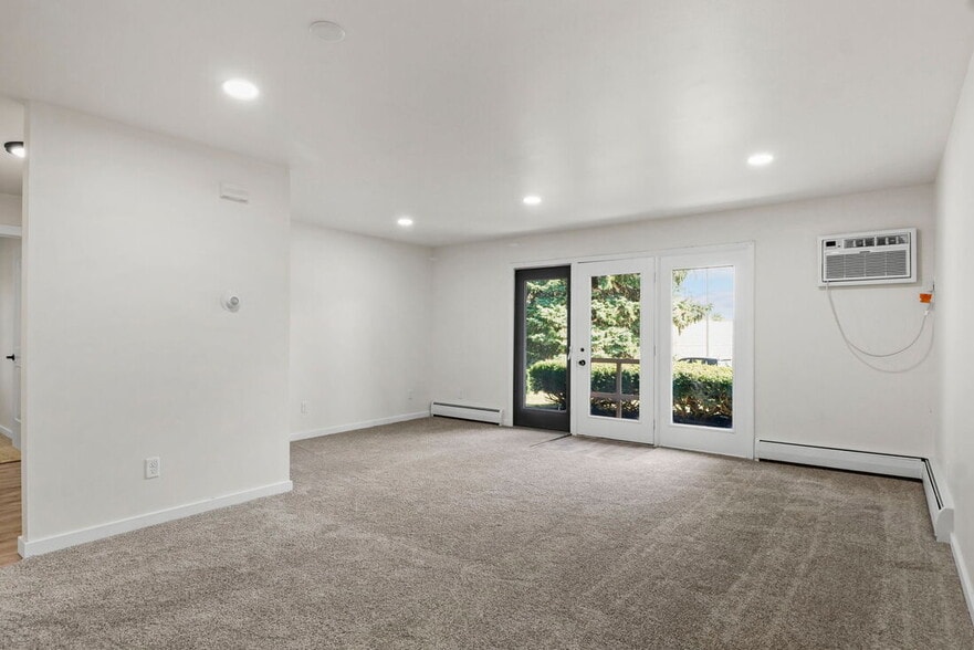 Building Photo - 4934 Whitcomb Dr