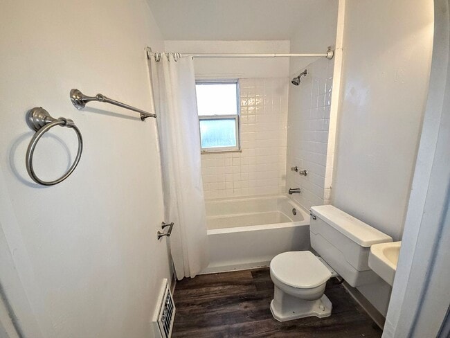 Building Photo - 5617 E Parkwater Ave