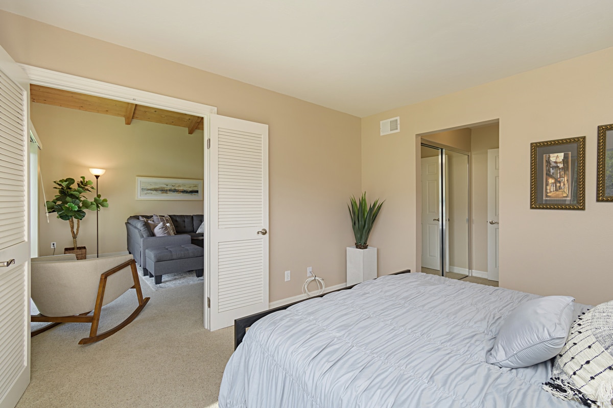Guest Bedroom - 1880 Fairway Circle Dr