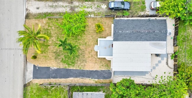 Building Photo - 6044 SW 37th St