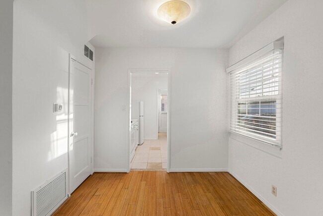 Building Photo - 1209 Orange Grove Ave