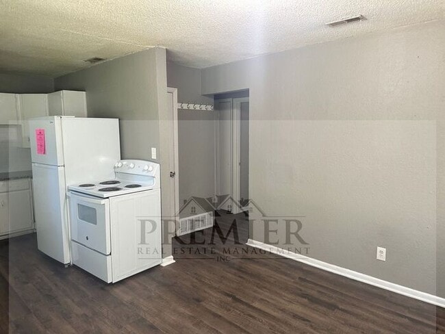Building Photo - 6205 E 152nd Ter #A, Grandview, MO 64030 2...