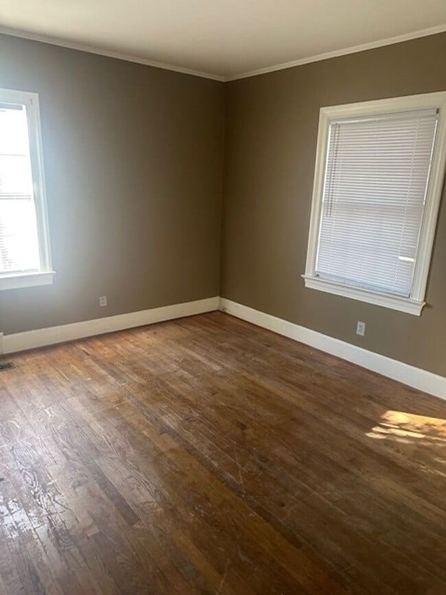 Building Photo - 705 Parrott Ave