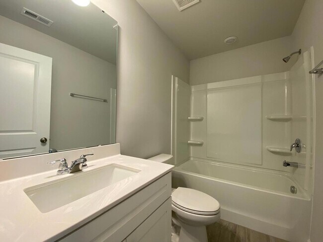 Building Photo - 702 Gimari Dr