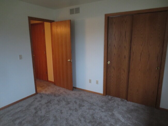 Building Photo - 409 Knights Ave