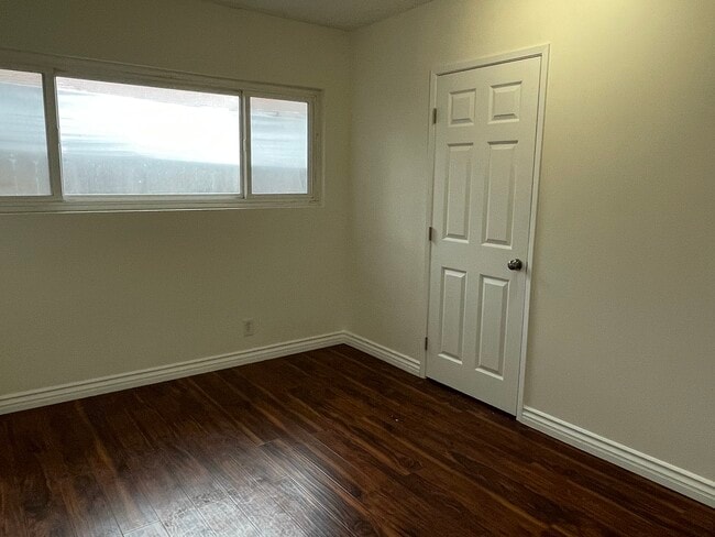 Building Photo - 4553 Huntington Dr N
