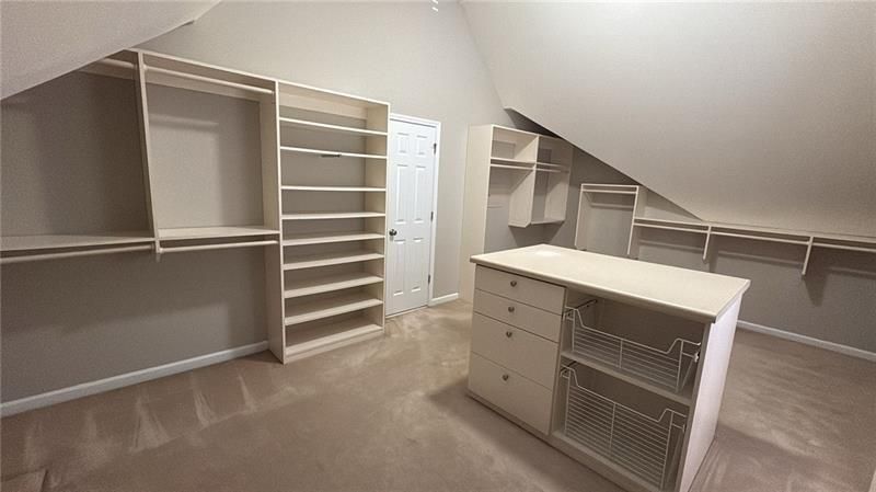 Building Photo - 1880 Willshire Glen