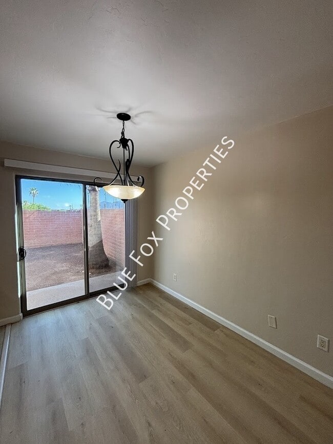 Building Photo - 322 N Hasman Dr