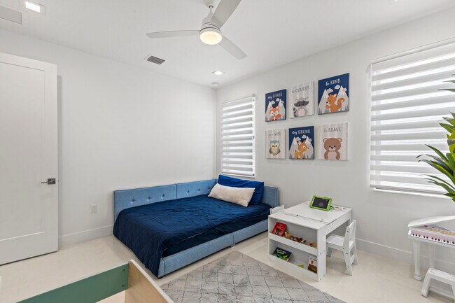 Building Photo - 12884 Wingspan Ct