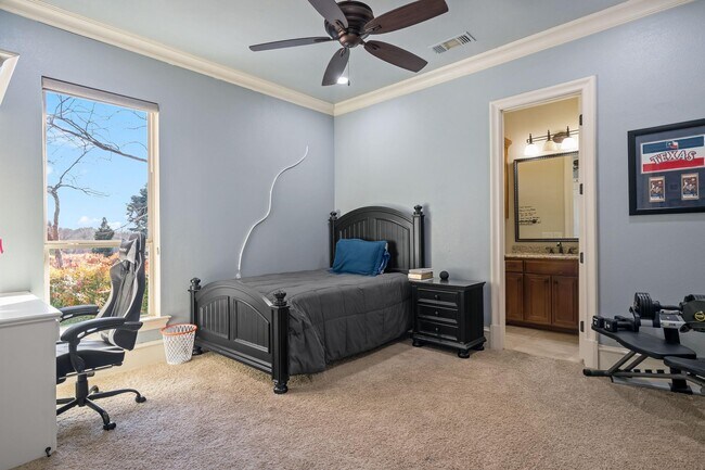 Building Photo - 931 Woodview Dr