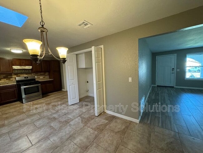 Building Photo - 3524 Hillside Dr