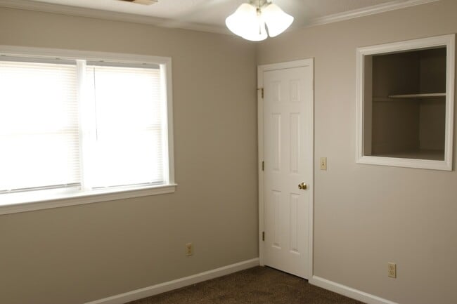 Building Photo - 92 Akron Ave