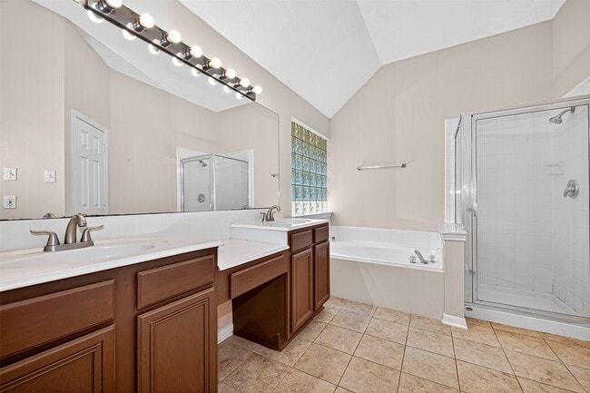 Building Photo - 815 Fairpark Ln