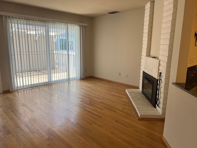 Building Photo - Spacious Townhome in Swallows Nest Country Club