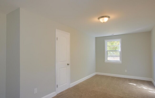 Building Photo - "Charming 3-Bedroom Home on Wilmington Hig...