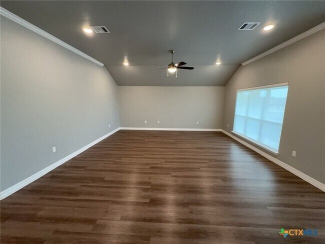 Building Photo - 907 Holliday Dr