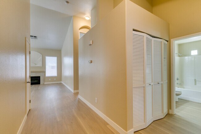 Building Photo - SW BEAUTY*2 BEDROOMS*OPEN FLOORPLAN*COMMUNITY POOL, GATED*CHECK THIS HOME OUT TODAY!