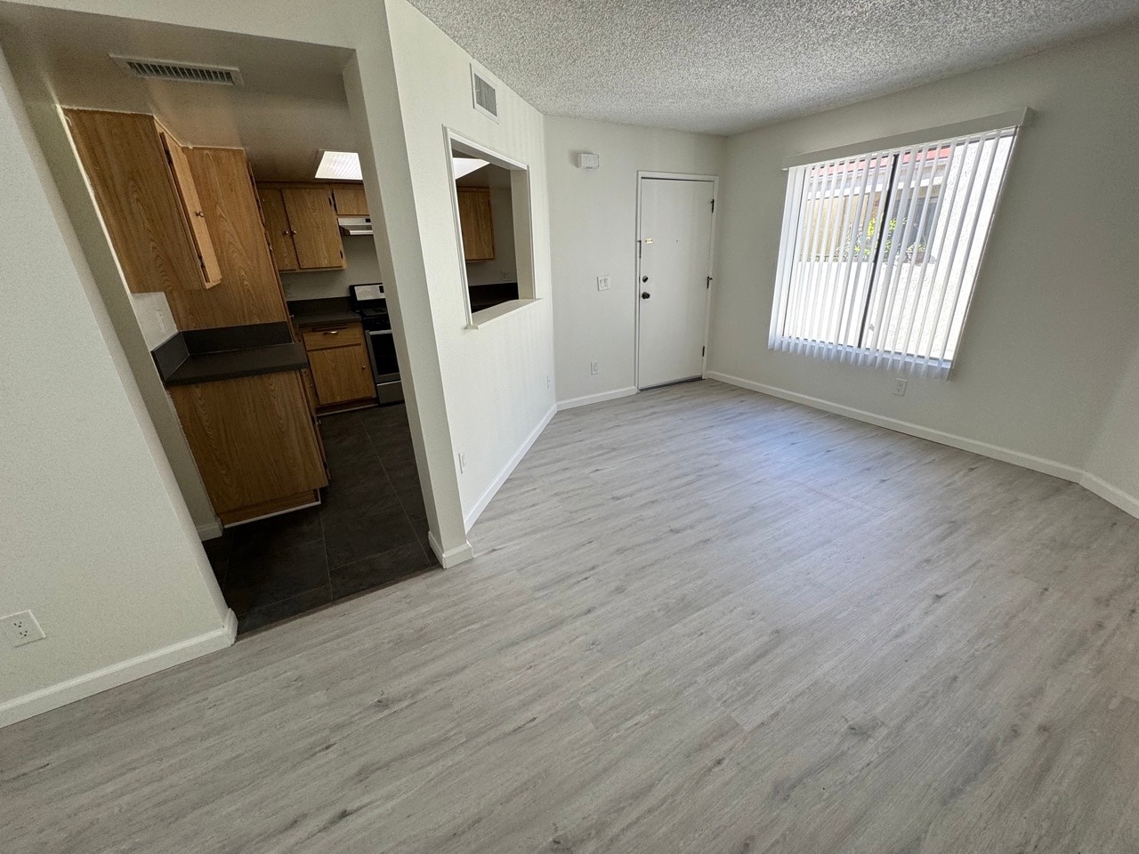 Building Photo - 4633 Vermont Pl