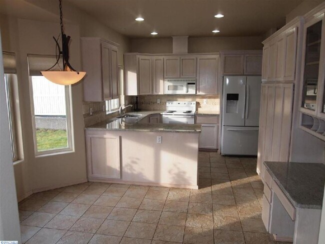 Building Photo - Canyon Lakes Home for Rent