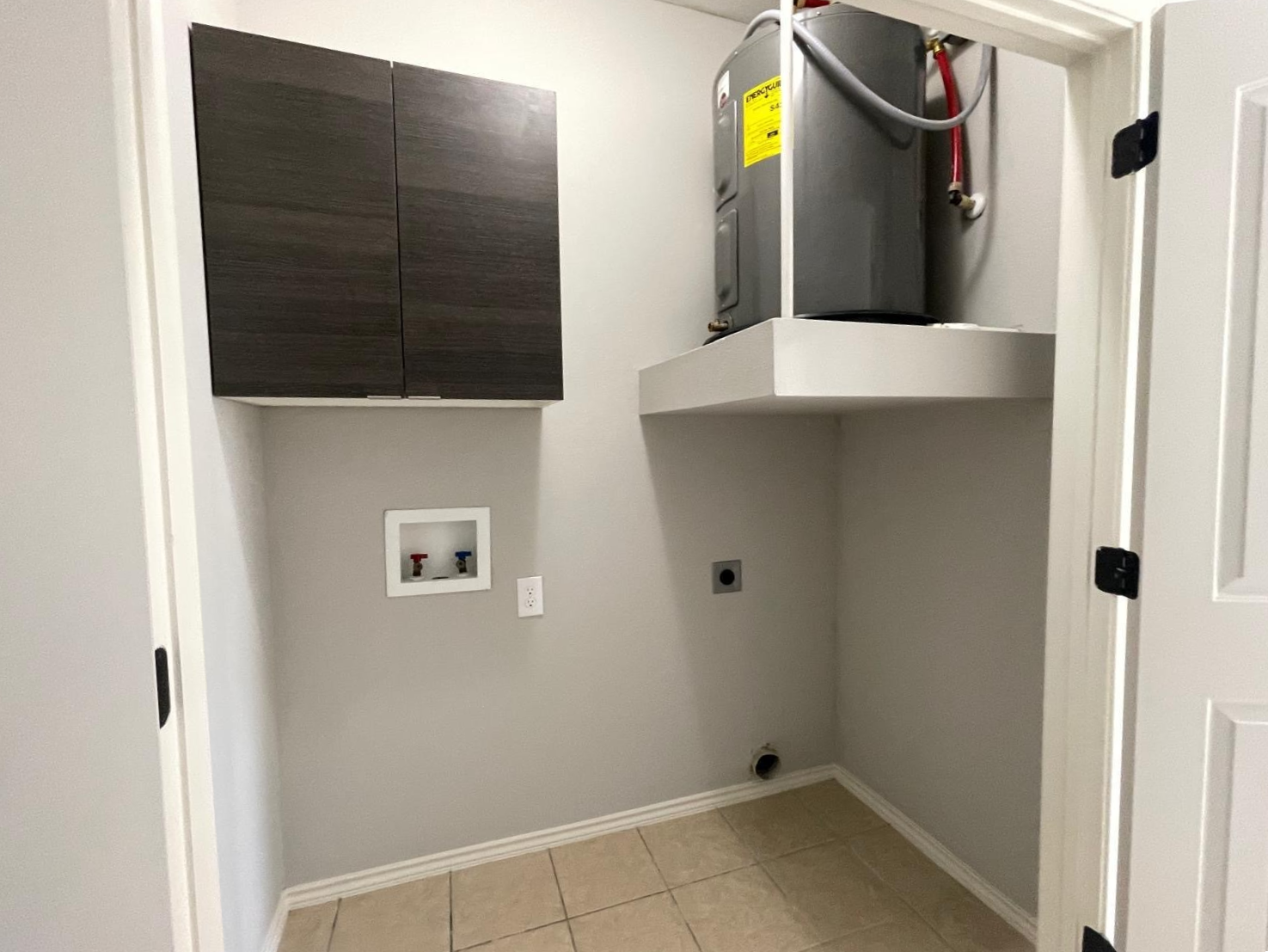 Building Photo - 406 E 3rd St