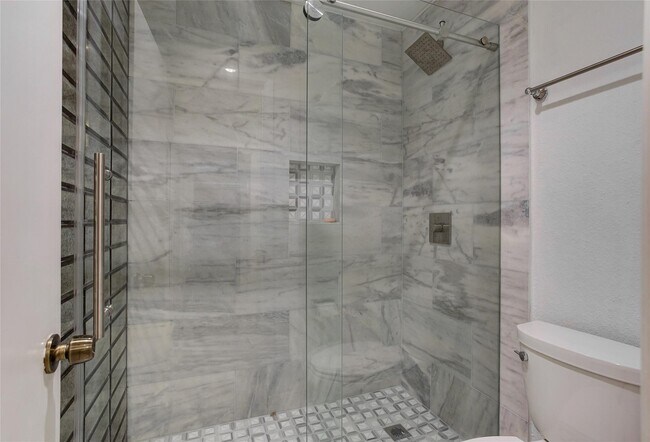 Building Photo - 2323 Augusta Dr