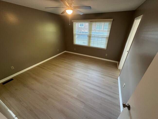 Building Photo - Now available!! – 672 W Front St, Unit C, ...