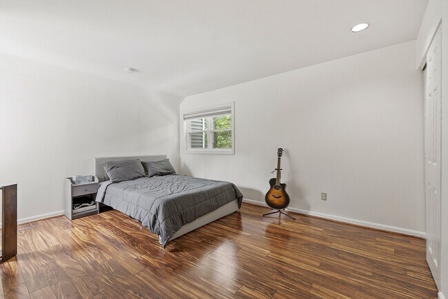 Building Photo - 5 Maple Ridge Dr