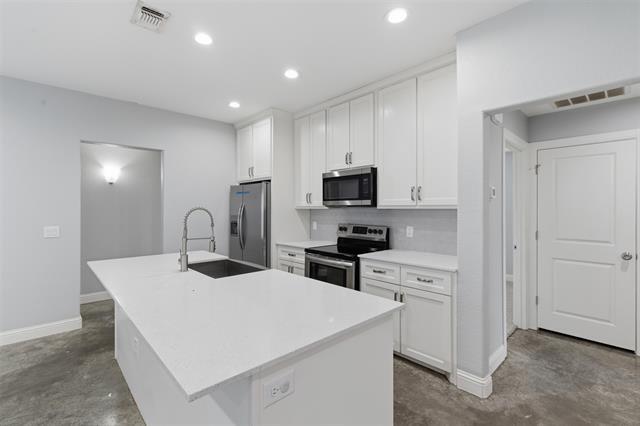 Building Photo - 1004 S Armstrong Ave