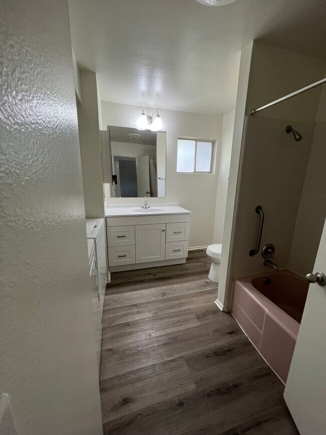 Building Photo - 25250