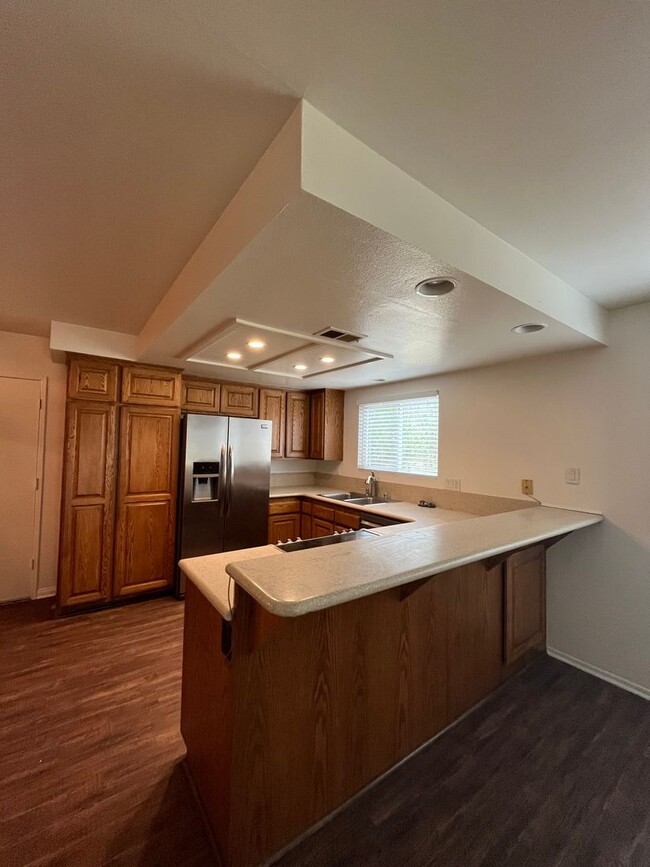 Building Photo - LOOK NO FURTHER! SPACIOUS 3 BED 2 BATH HOM...