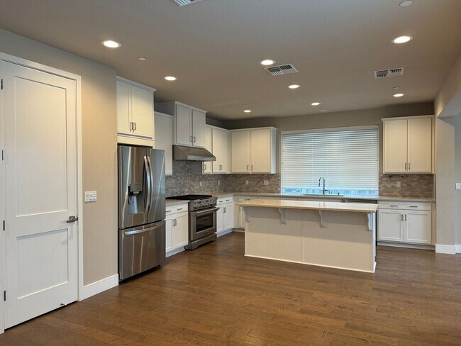 Building Photo - Fountaingrove 4 bedroom beauty