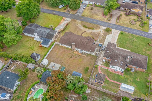 Building Photo - 7617 Glenwood Dr