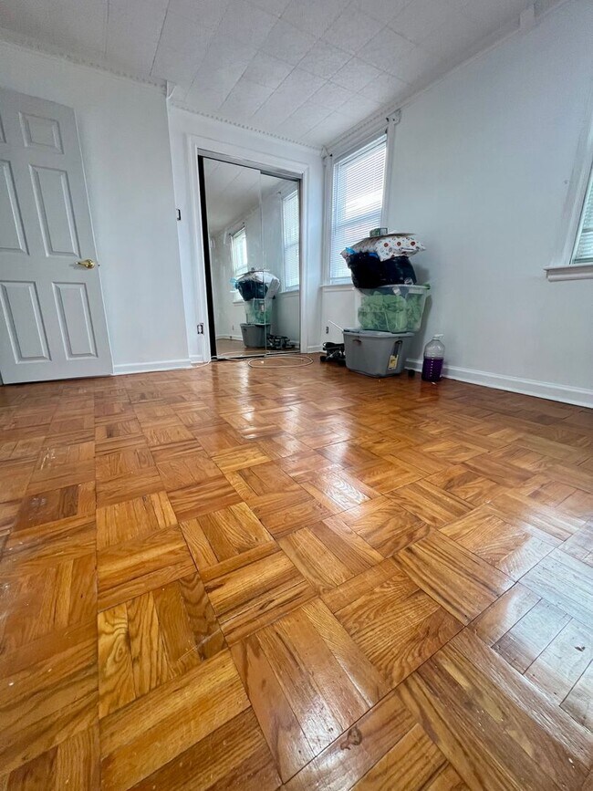 Building Photo - Stunning 3-Bedroom Townhome in Wissinoming! Available NOW!