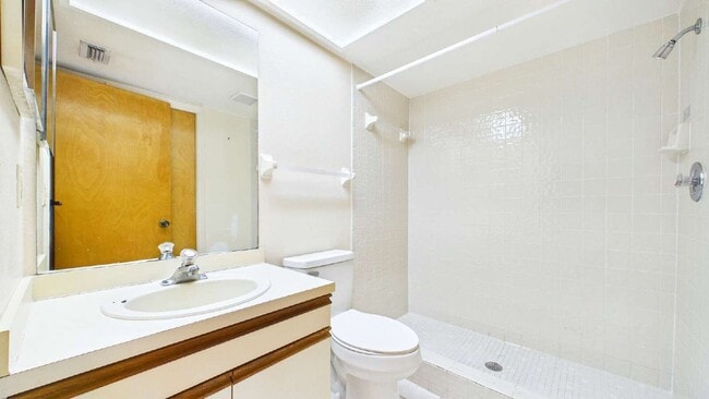 Building Photo - 9479 Tara Cay Ct