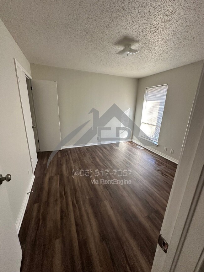 Building Photo - 405 Norton Cir