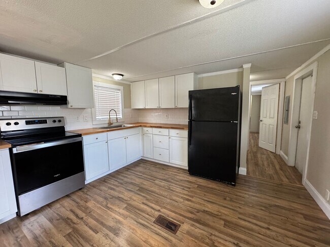 Building Photo - 154 NW Alpata Ct