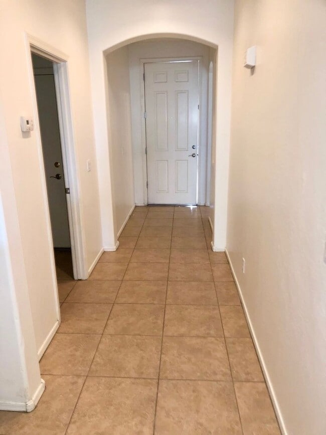 Building Photo - SEVILLE COMMUNITY - ALL MAJOR APPLIANCES