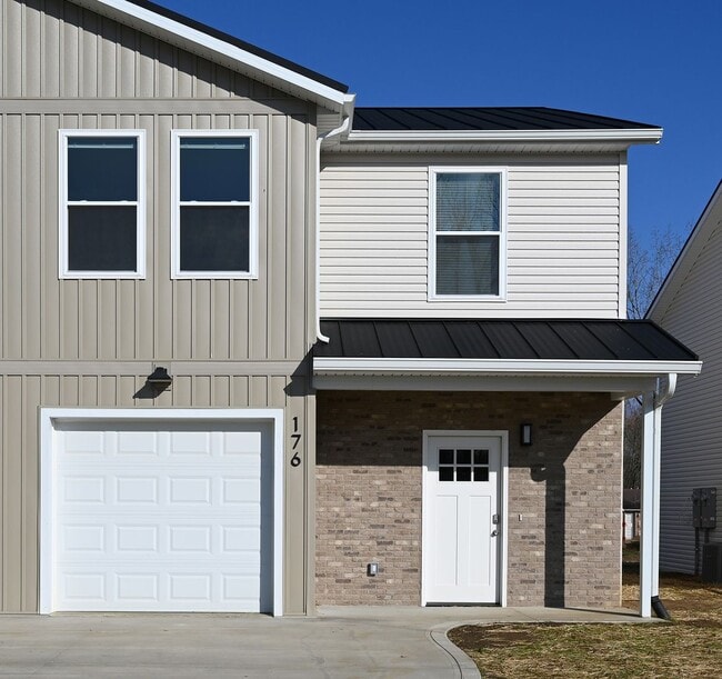 Building Photo - 176 Brushwood Dr