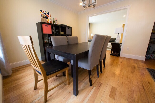 Building Photo - 39 Beaconsfield Rd