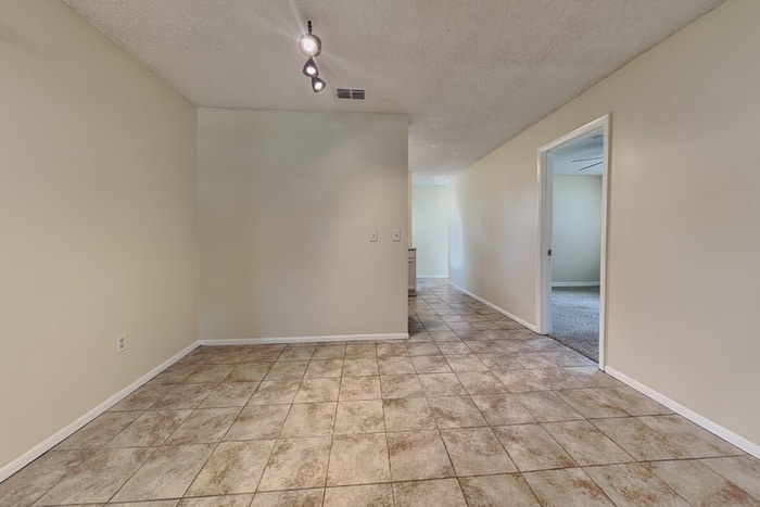 Building Photo - 39643 Meadowood Loop