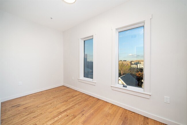 Building Photo - 541 42nd St