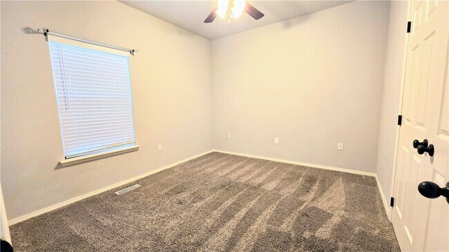 Building Photo - 36 Westbury Dr