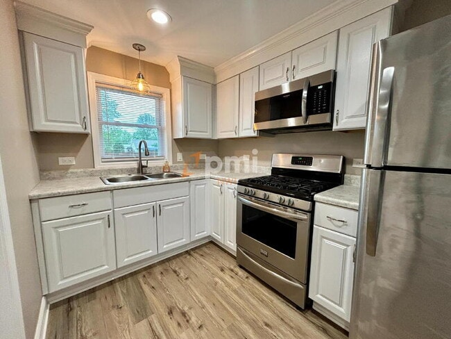 Building Photo - 99-105 W McAlpin St